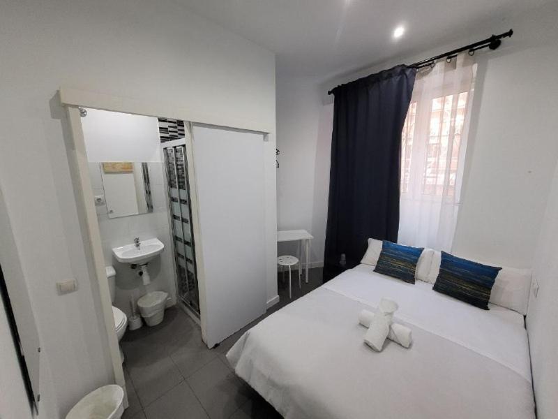 Ayz Frailes - Auto Check-In Property (Adults Only) มาลากา ภายนอก รูปภาพ