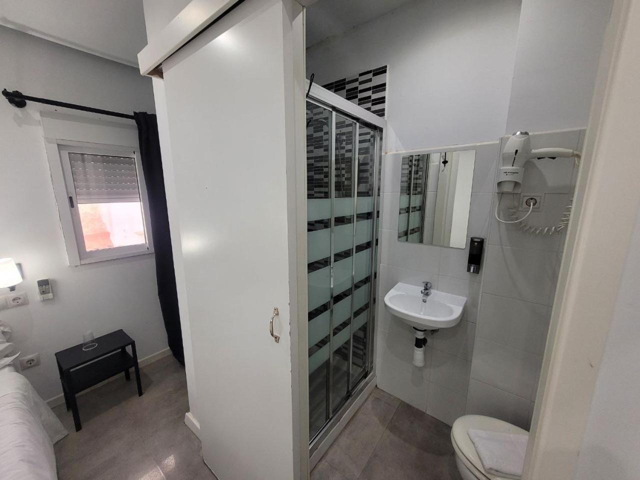 Ayz Frailes - Auto Check-In Property (Adults Only) มาลากา ภายนอก รูปภาพ