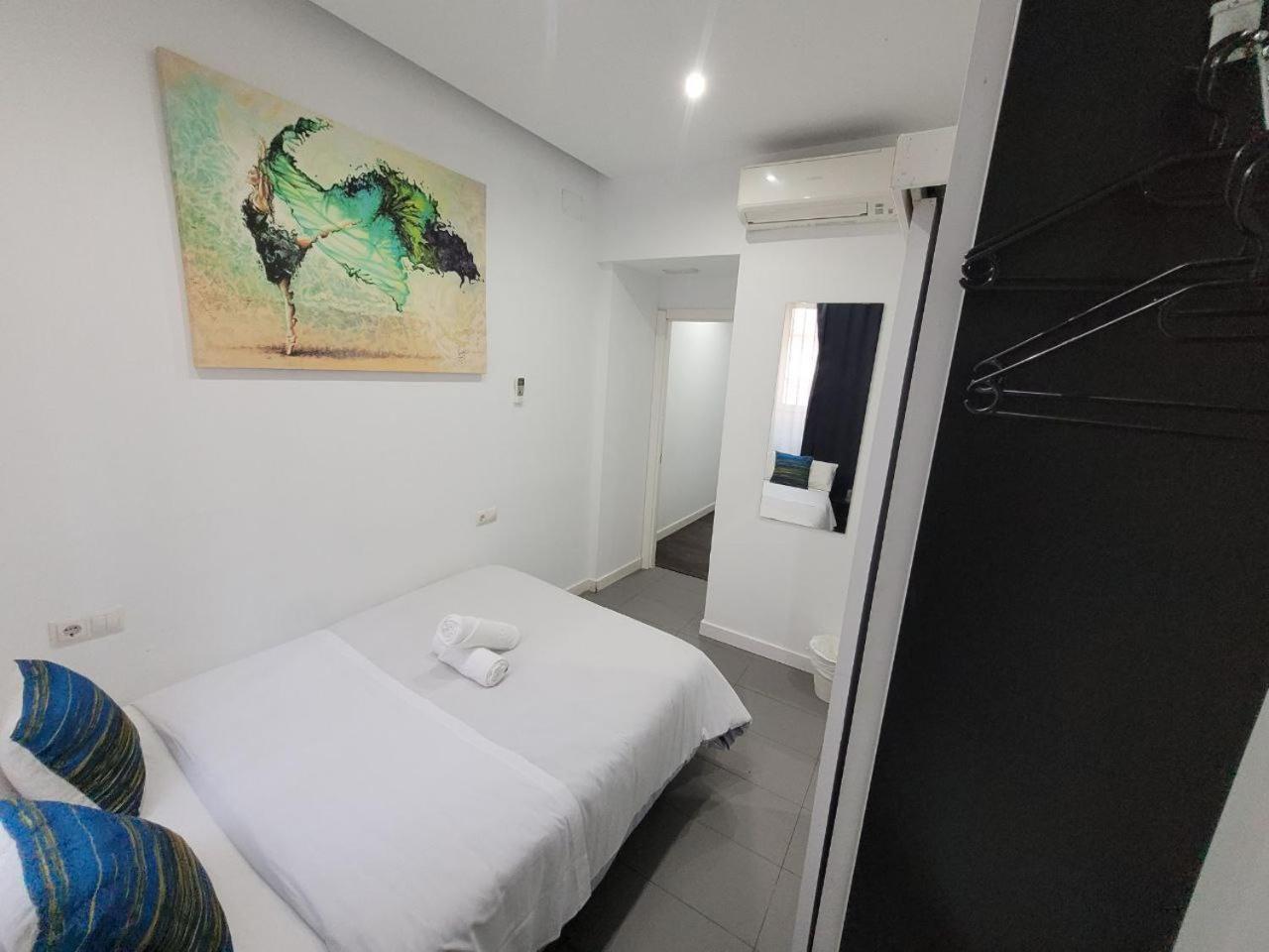 Ayz Frailes - Auto Check-In Property (Adults Only) มาลากา ภายนอก รูปภาพ