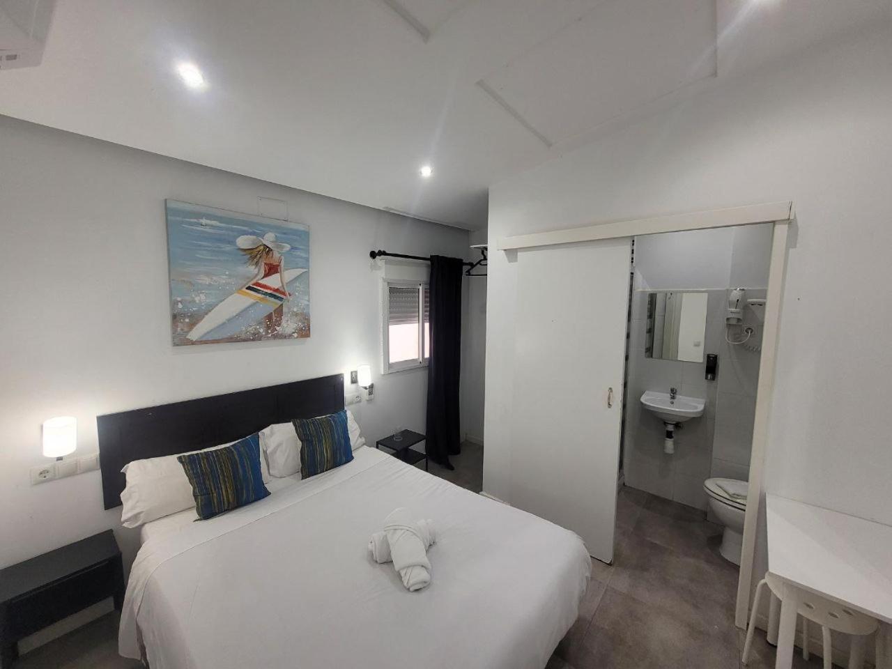 Ayz Frailes - Auto Check-In Property (Adults Only) มาลากา ภายนอก รูปภาพ