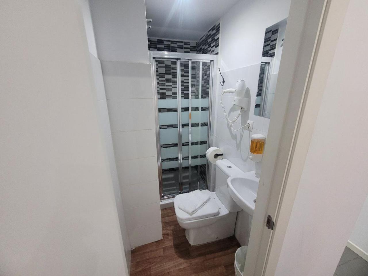 Ayz Frailes - Auto Check-In Property (Adults Only) มาลากา ภายนอก รูปภาพ
