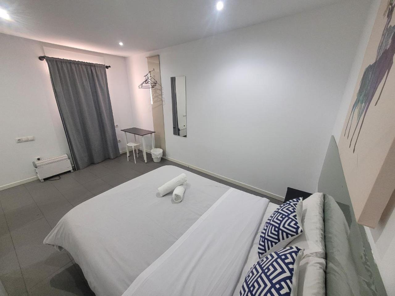 Ayz Frailes - Auto Check-In Property (Adults Only) มาลากา ภายนอก รูปภาพ