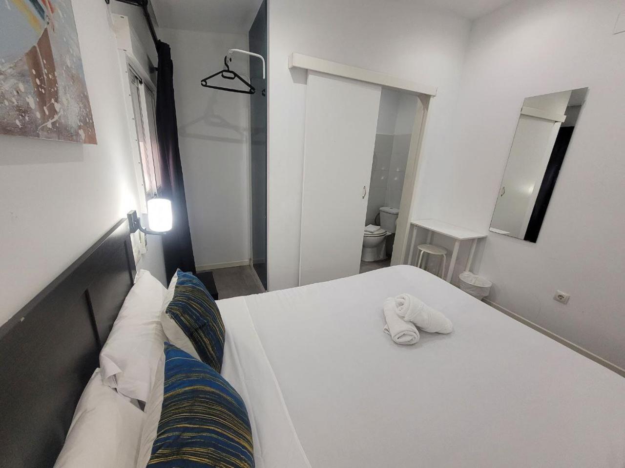 Ayz Frailes - Auto Check-In Property (Adults Only) มาลากา ภายนอก รูปภาพ