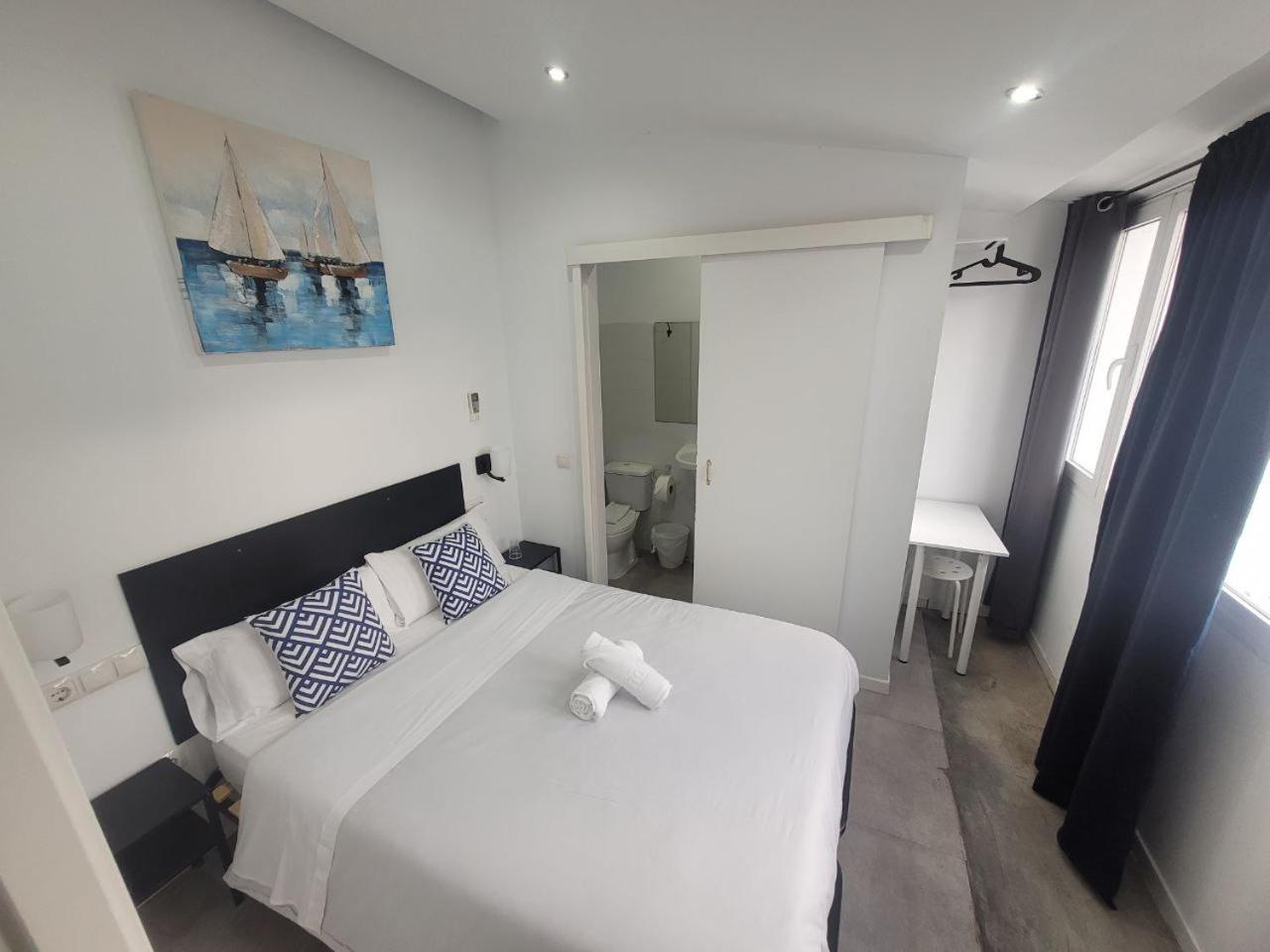 Ayz Frailes - Auto Check-In Property (Adults Only) มาลากา ภายนอก รูปภาพ