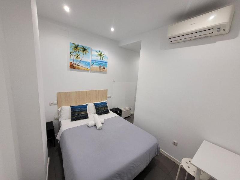 Ayz Frailes - Auto Check-In Property (Adults Only) มาลากา ภายนอก รูปภาพ