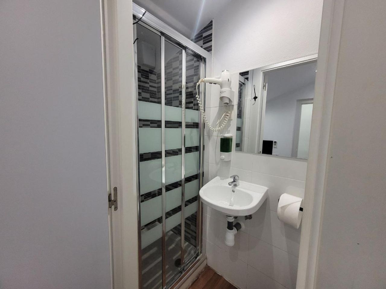 Ayz Frailes - Auto Check-In Property (Adults Only) มาลากา ภายนอก รูปภาพ