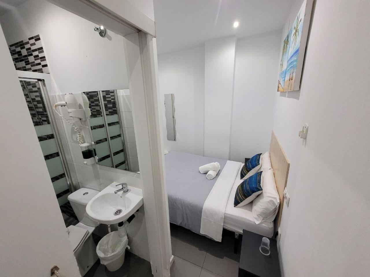 Ayz Frailes - Auto Check-In Property (Adults Only) มาลากา ภายนอก รูปภาพ