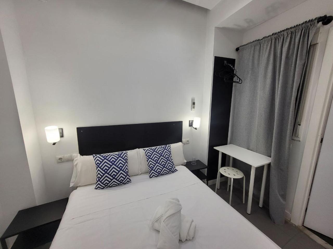 Ayz Frailes - Auto Check-In Property (Adults Only) มาลากา ภายนอก รูปภาพ