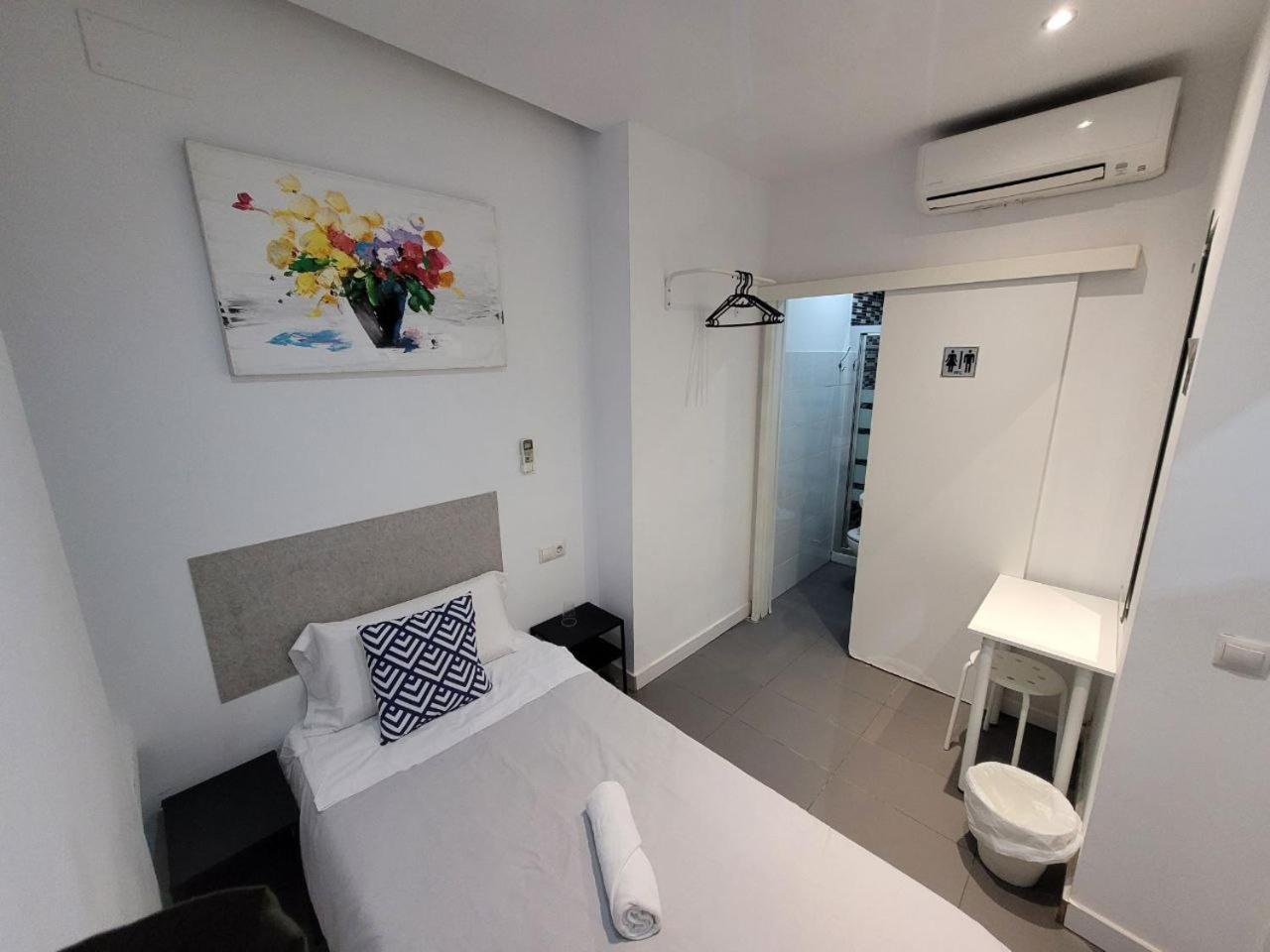 Ayz Frailes - Auto Check-In Property (Adults Only) มาลากา ภายนอก รูปภาพ