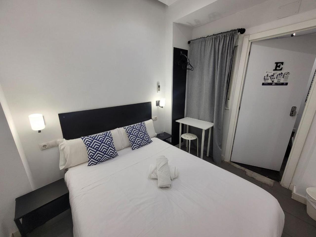 Ayz Frailes - Auto Check-In Property (Adults Only) มาลากา ภายนอก รูปภาพ