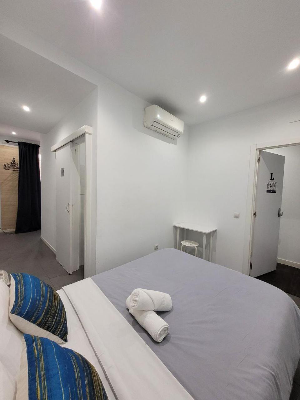 Ayz Frailes - Auto Check-In Property (Adults Only) มาลากา ภายนอก รูปภาพ