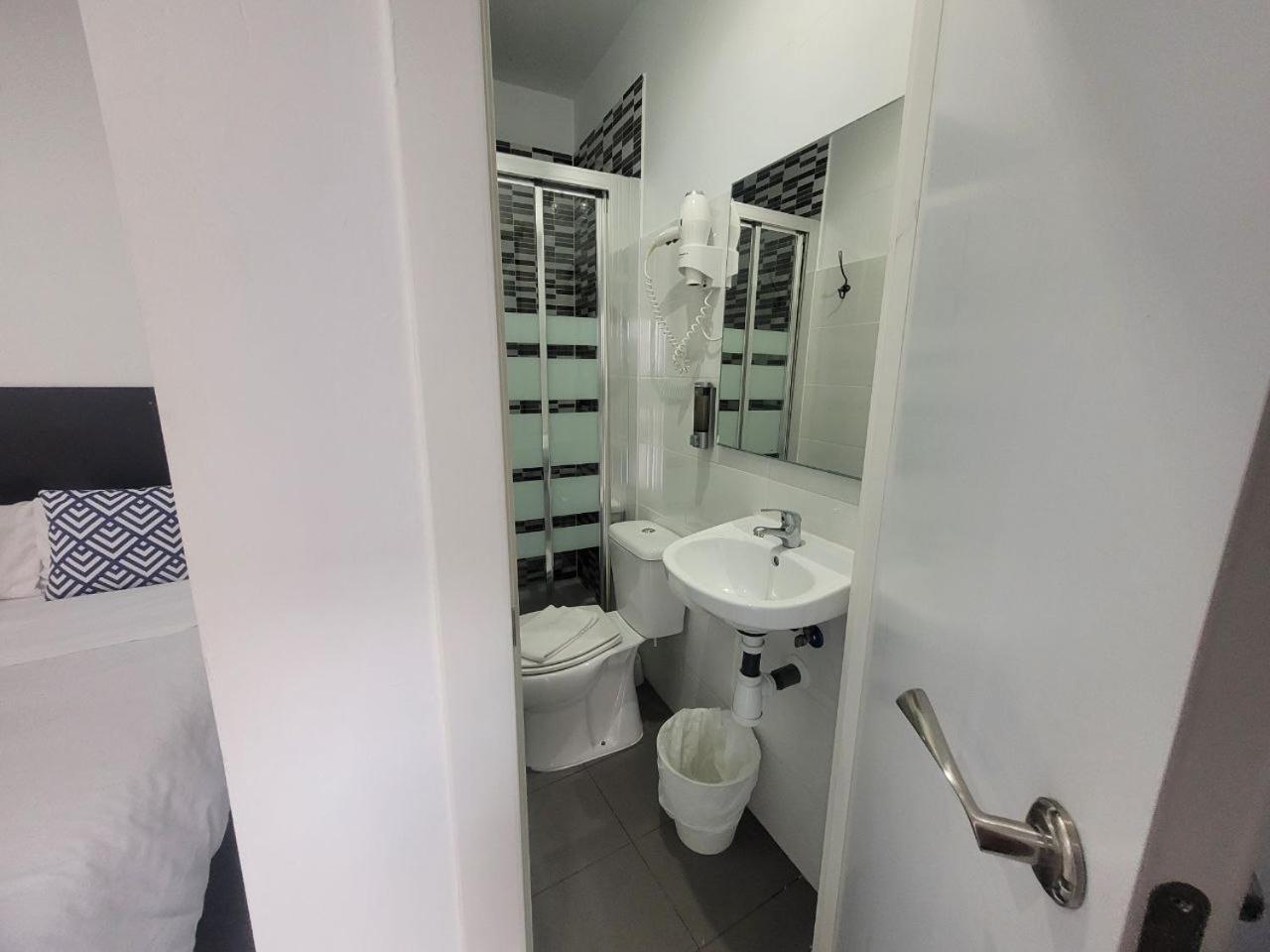Ayz Frailes - Auto Check-In Property (Adults Only) มาลากา ภายนอก รูปภาพ